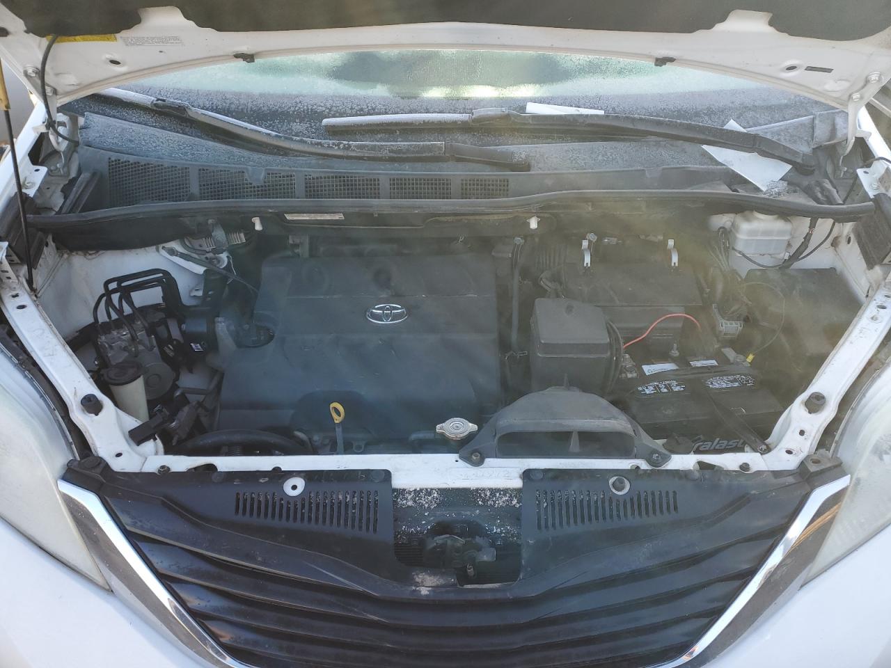 2012 Toyota Sienna - Image 14