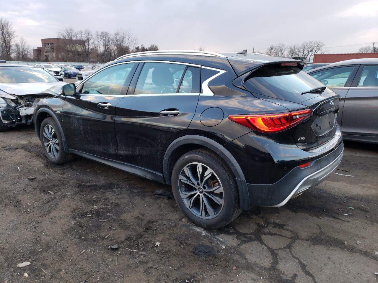 VIN SJKCH5CR5JA004972 2018 INFINITI QX30 no.2