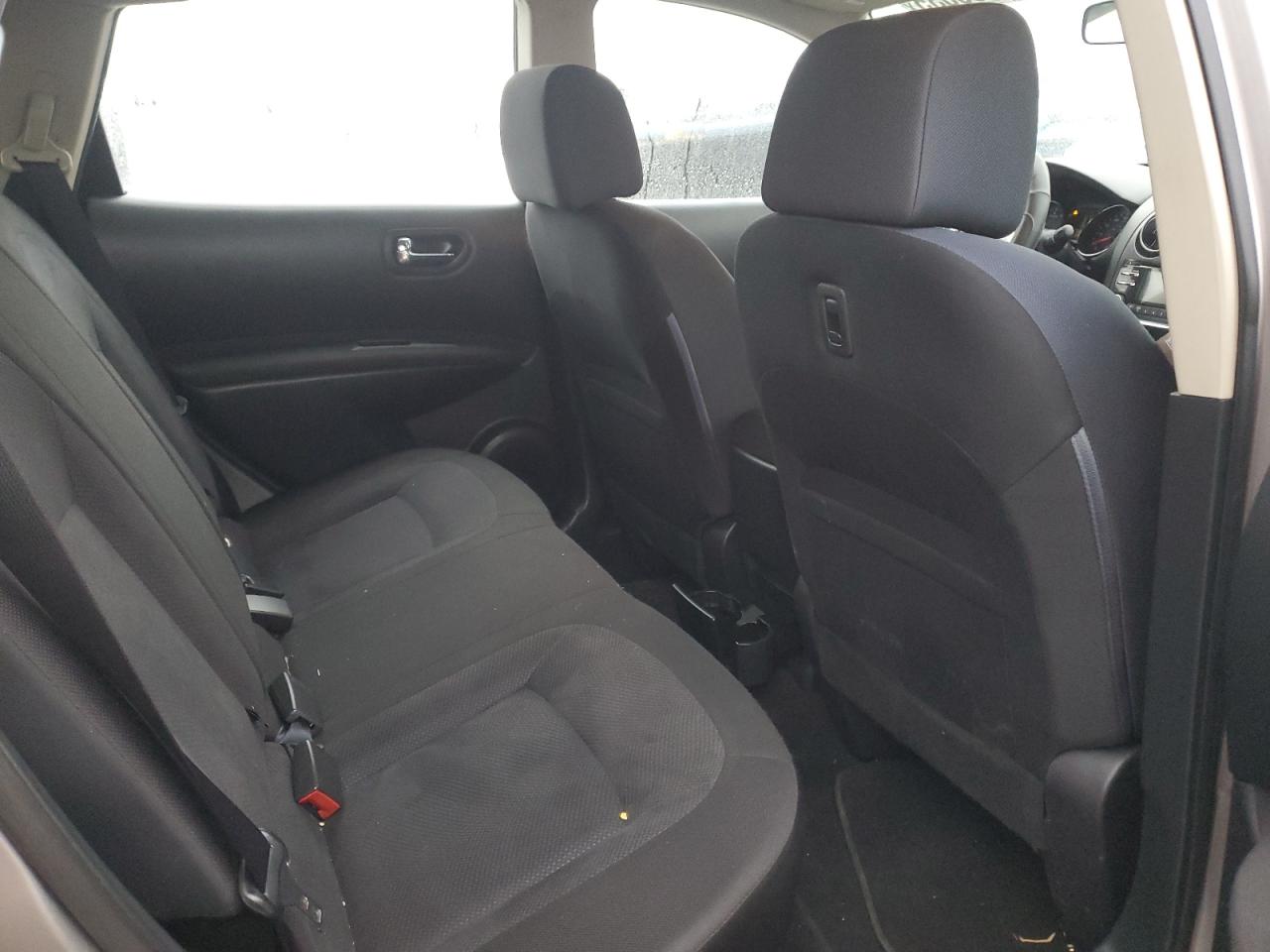 2015 Nissan Rogue - Image 10