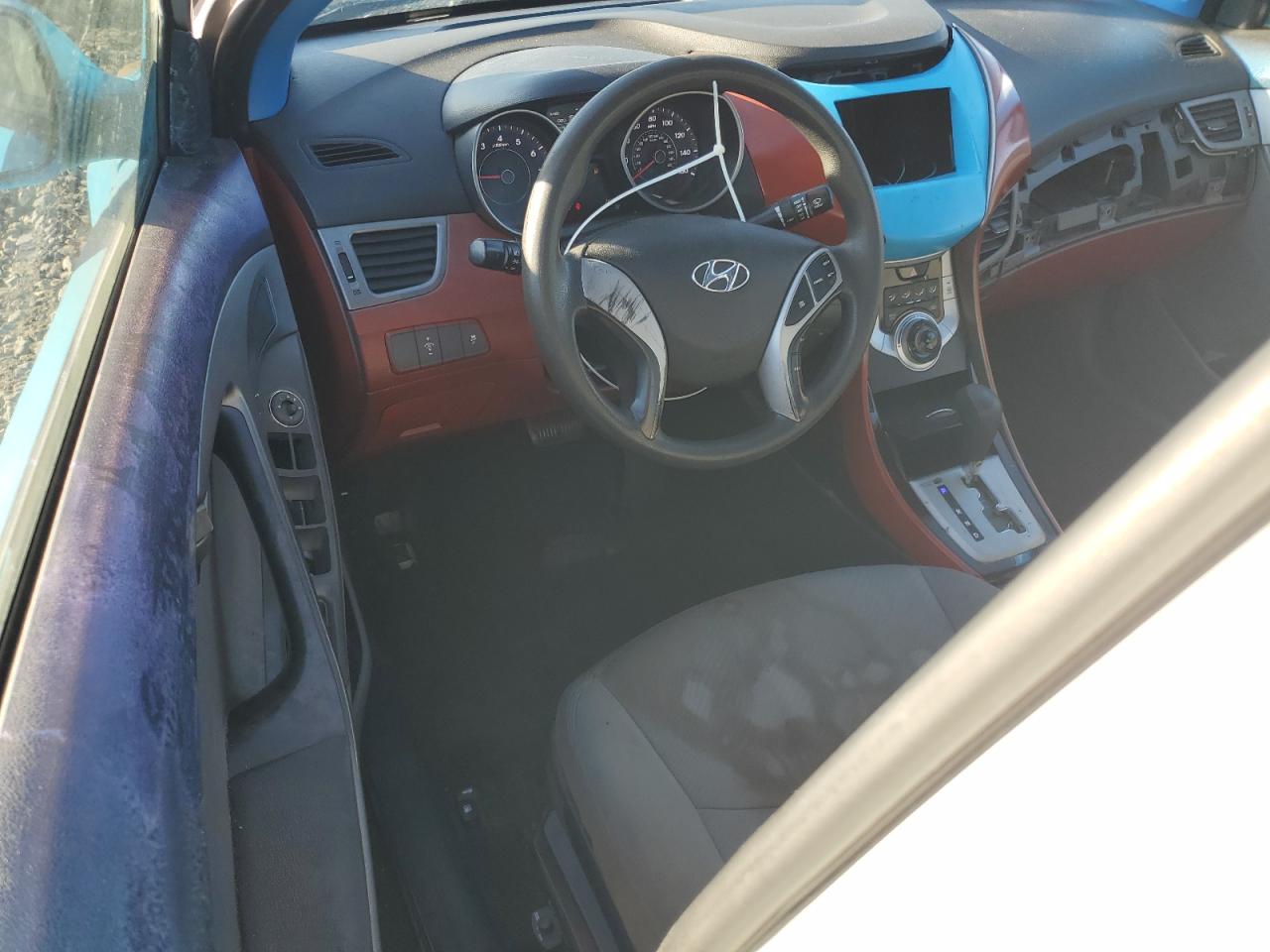 2011 Hyundai Elantra - Image 8
