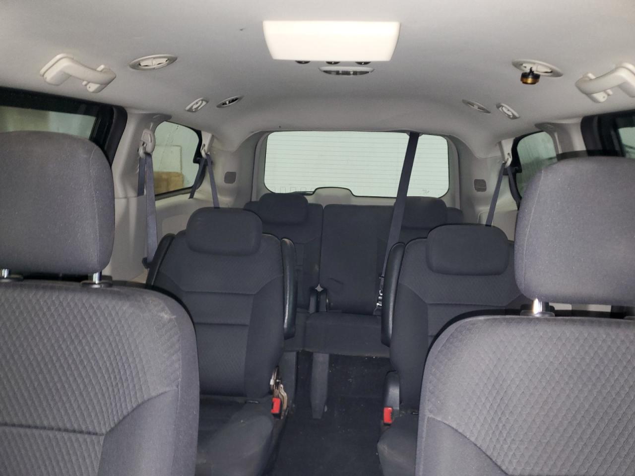2010 Dodge Caravan - Image 10