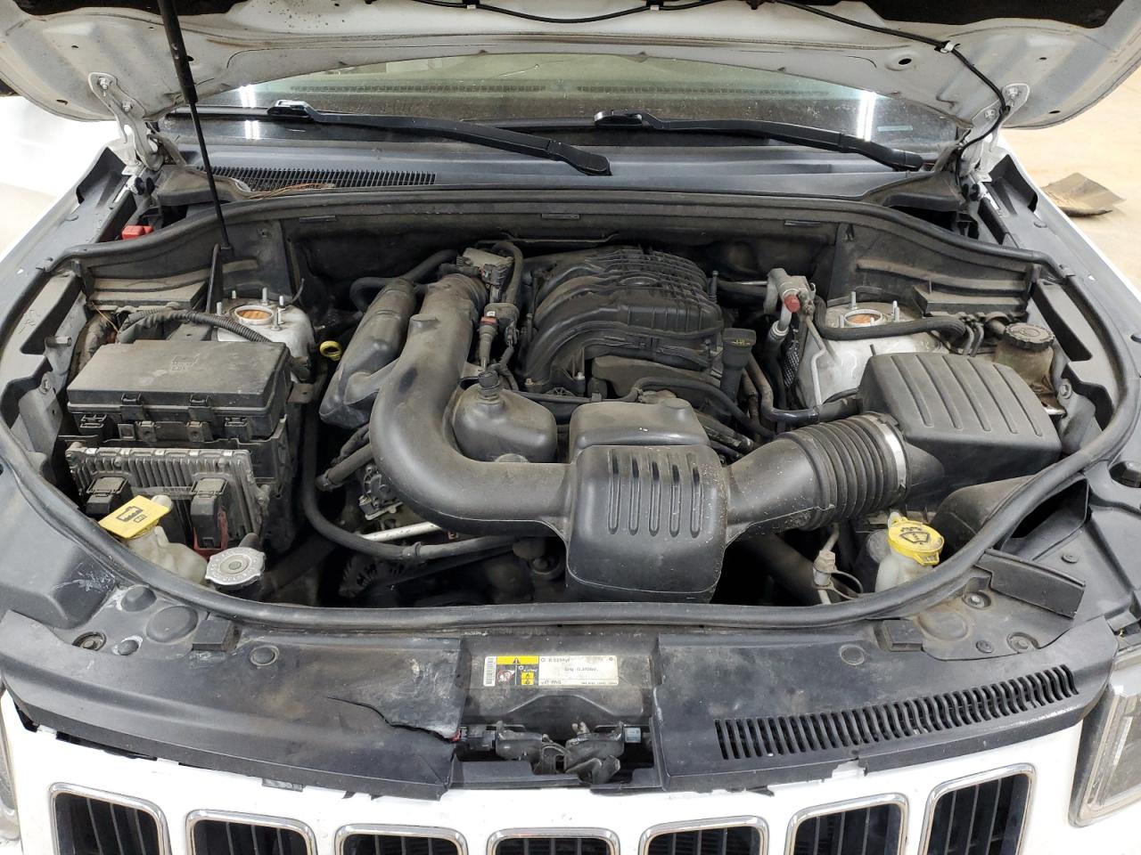 2015 Jeep Grand Cherokee - Image 12
