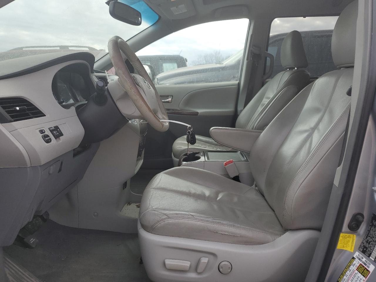 2012 Toyota Sienna - Image 7