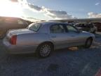 2005 Lincoln Town Car Signature Limited zu verkaufen in Madisonville, TN - Side