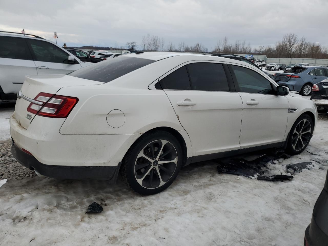2015 Ford Taurus - Image 3