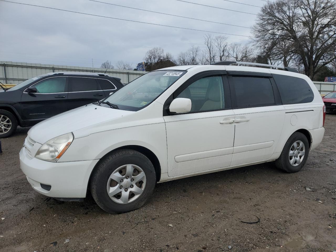 2010 Kia Sedona - Image 1