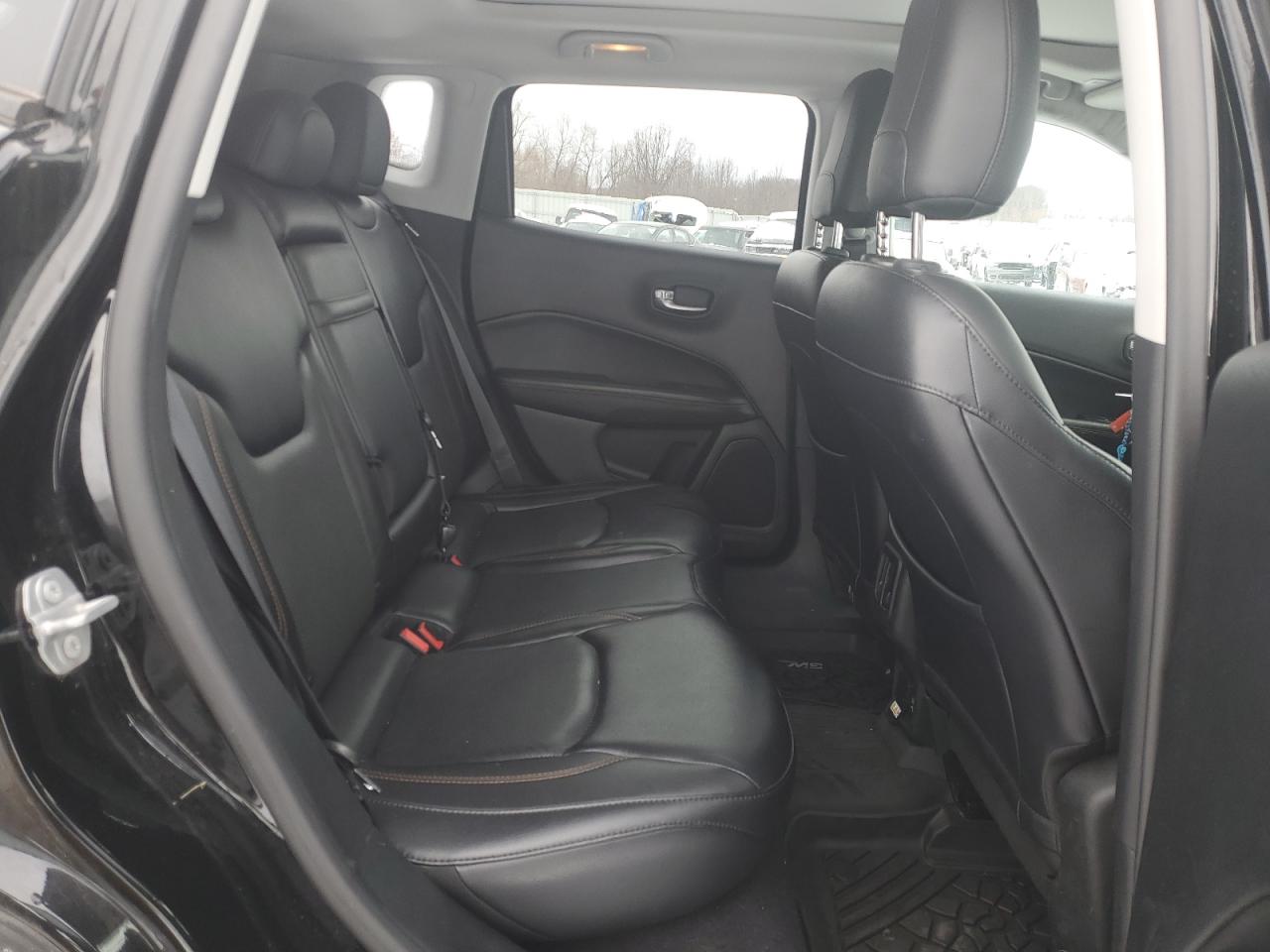 2017 Jeep Compass - Image 11