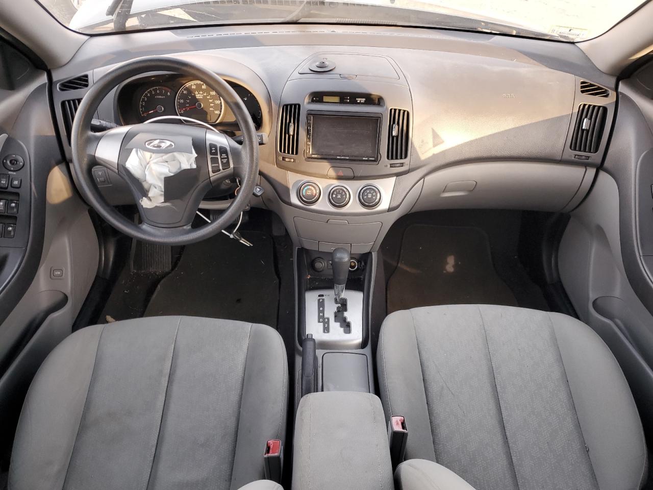 2010 Hyundai Elantra - Image 8