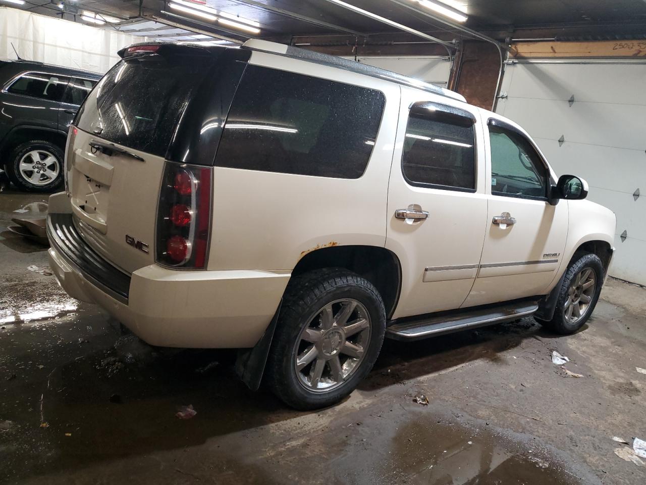 2010 GMC Yukon - Image 3
