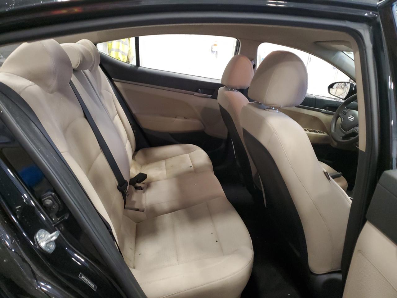 2017 Hyundai Elantra - Image 10