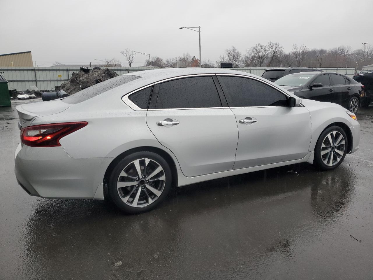 2017 Nissan Altima - Image 3