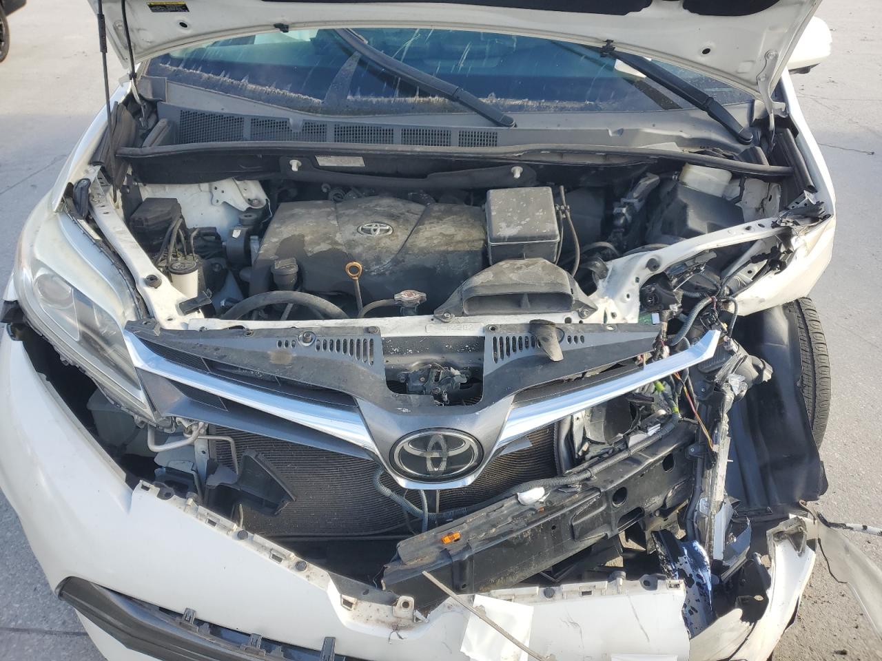 2019 Toyota Sienna - Image 13