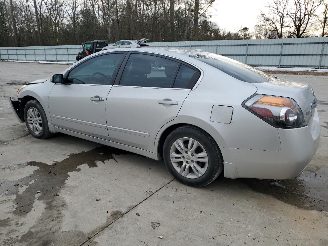 2010 Nissan Altima - Image 2