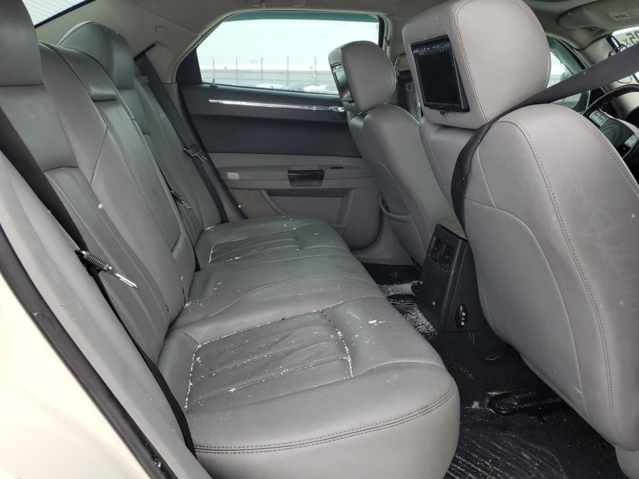 2006 Chrysler 300 - Image 10
