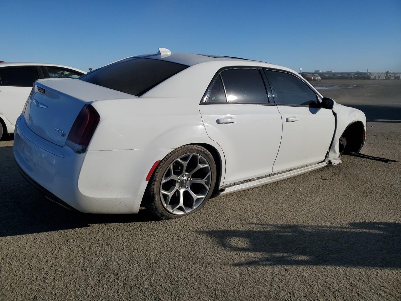 VIN 2C3CCABG5JH296123 2018 CHRYSLER 300 no.3