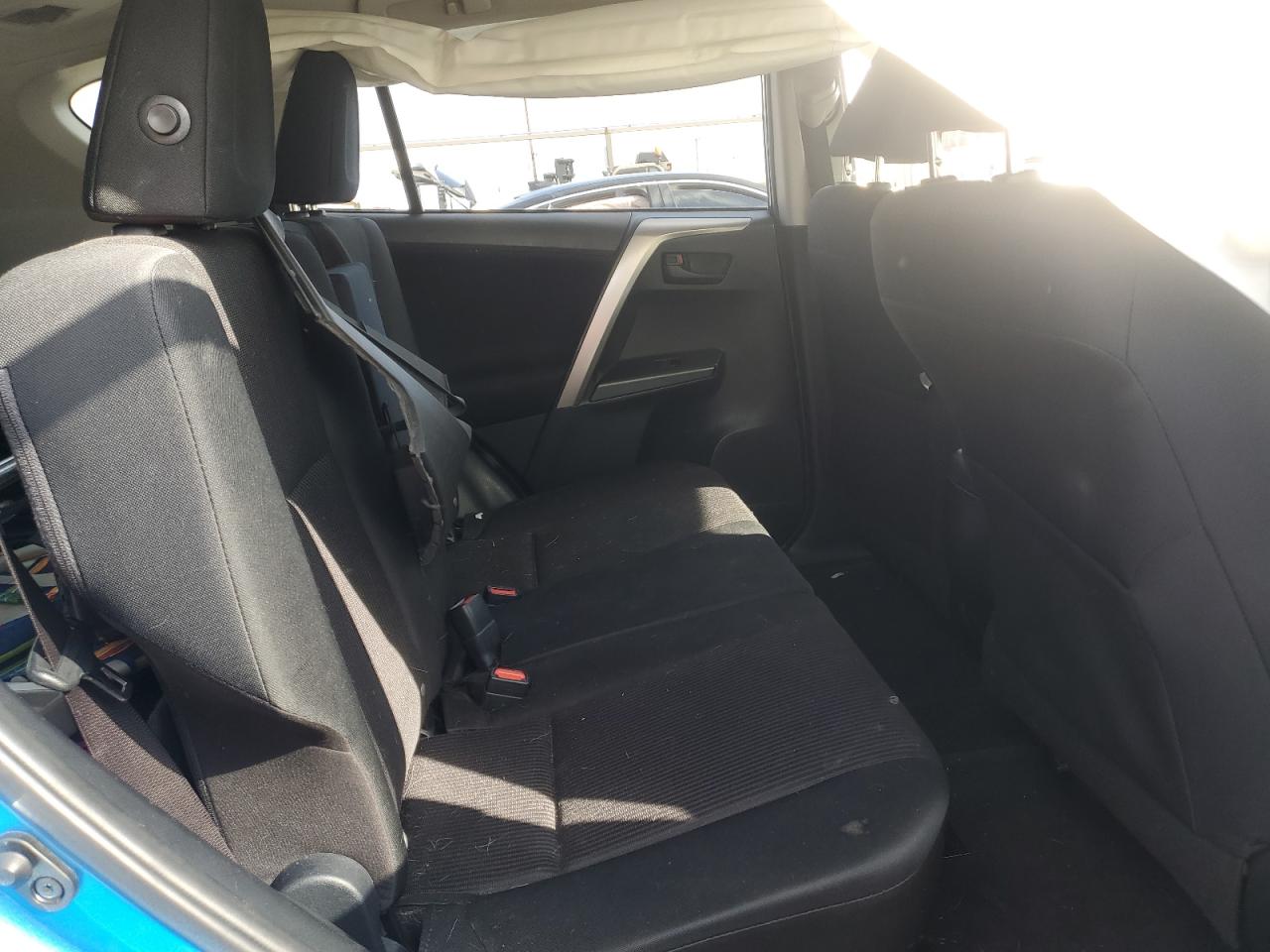 2018 Toyota RAV 4 - Image 12