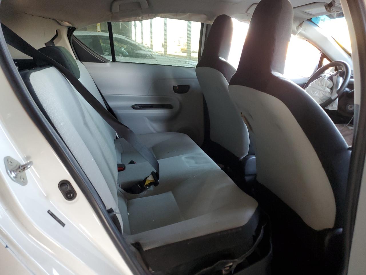 2013 Toyota Prius - Image 10