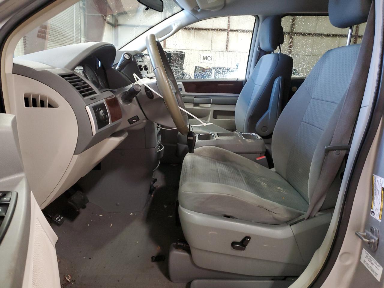 2010 Chrysler Town & Country - Image 7