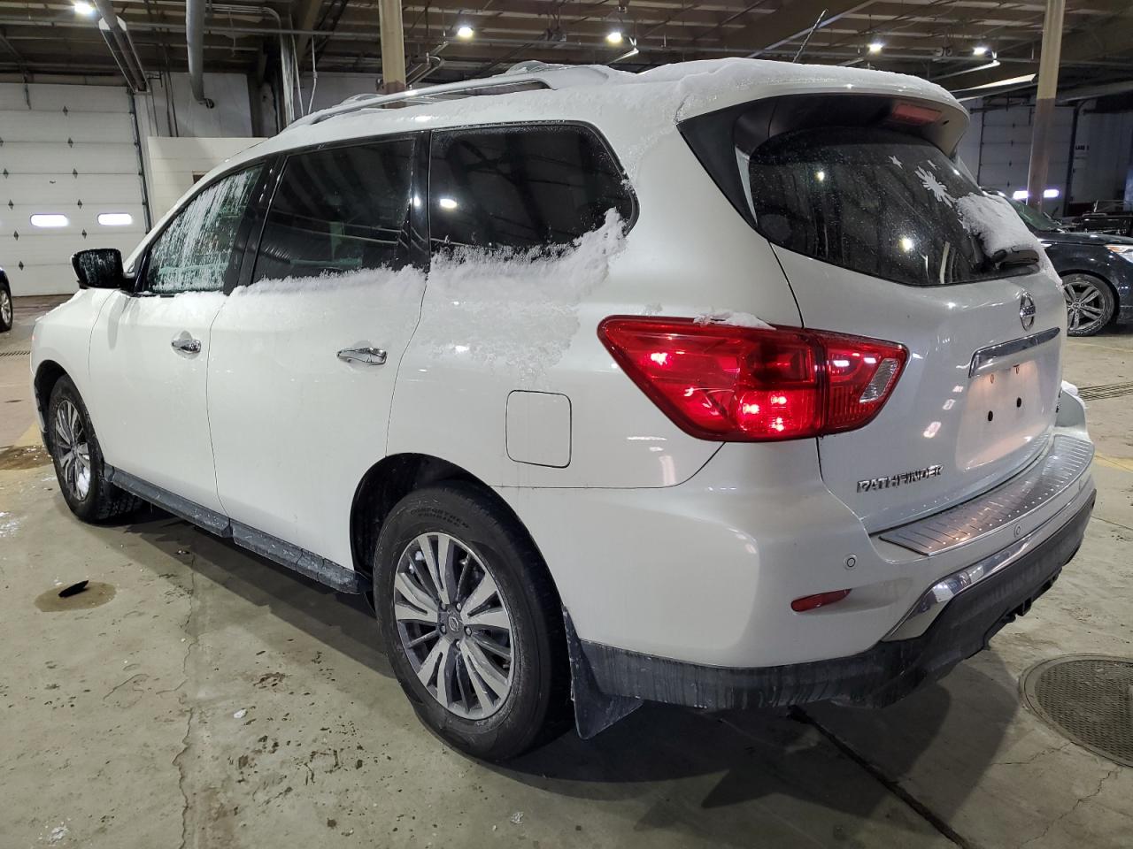 2017 Nissan Pathfinder - Image 2