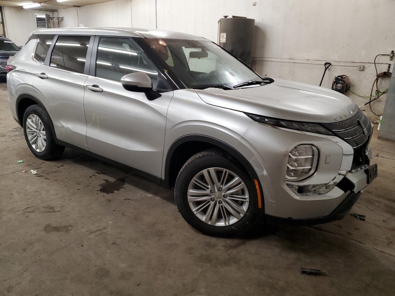 2024 Mitsubishi Outlander - Image 4