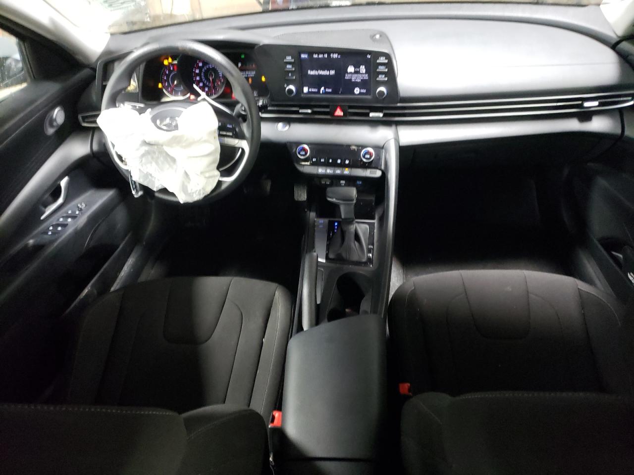 2023 Hyundai Elantra - Image 8