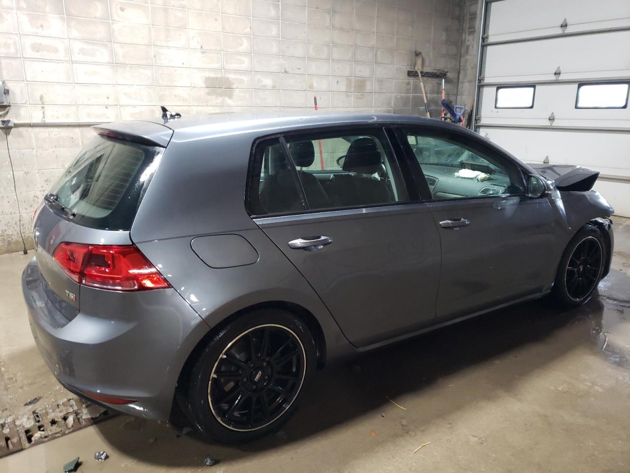 2015 Volkswagen Golf - Image 3