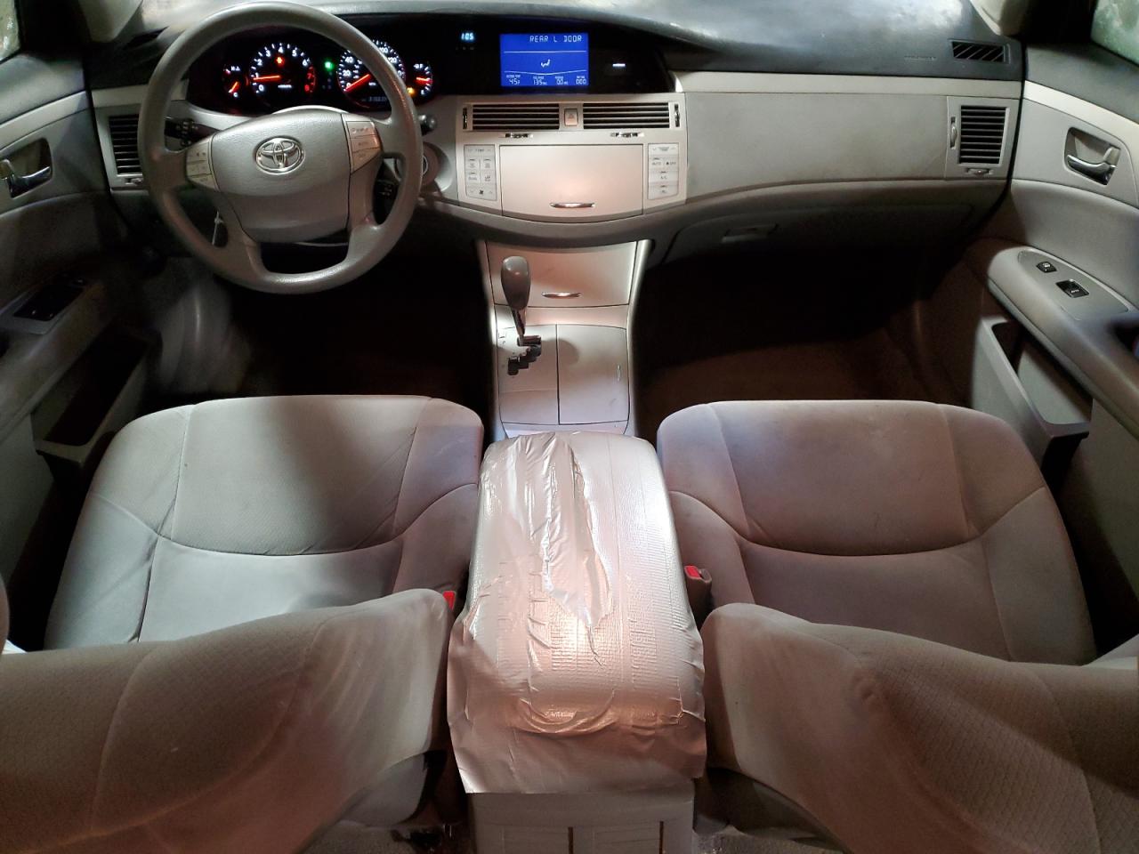 2010 Toyota Avalon - Image 8