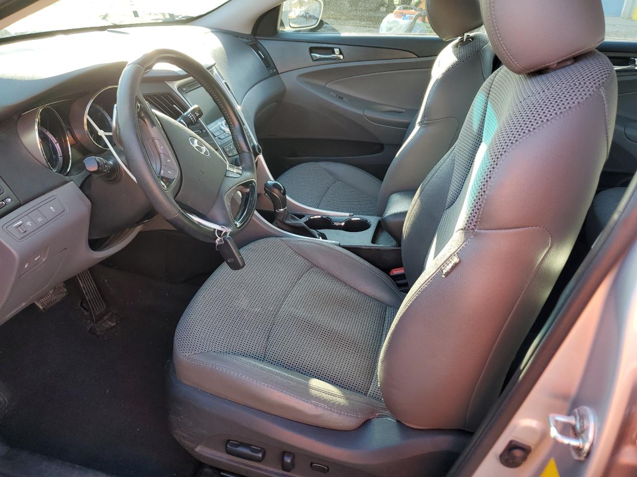 2012 Hyundai Sonata - Image 7