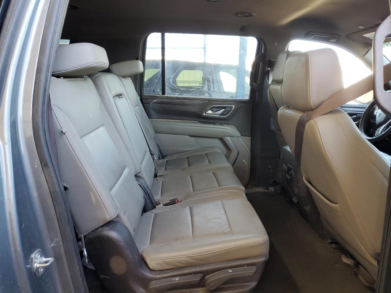 2022 Chevrolet Suburban - Image 11