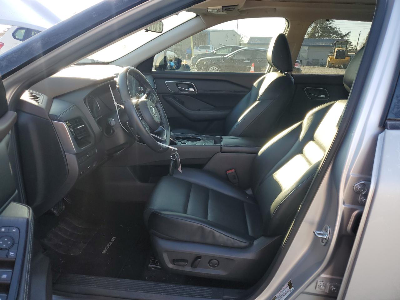 2021 Nissan Rogue - Image 7