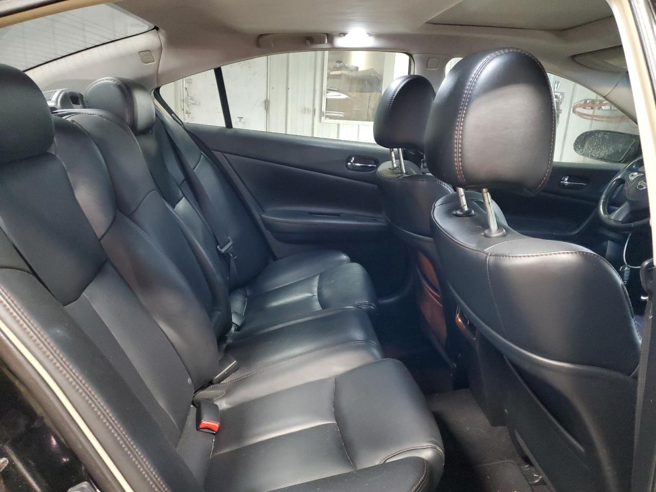 2010 Nissan Maxima - Image 10