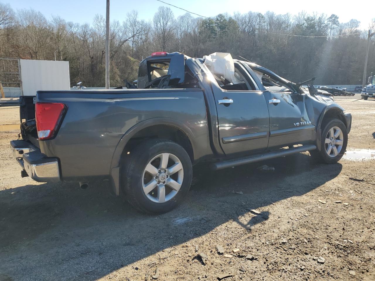 2011 Nissan Titan - Image 3