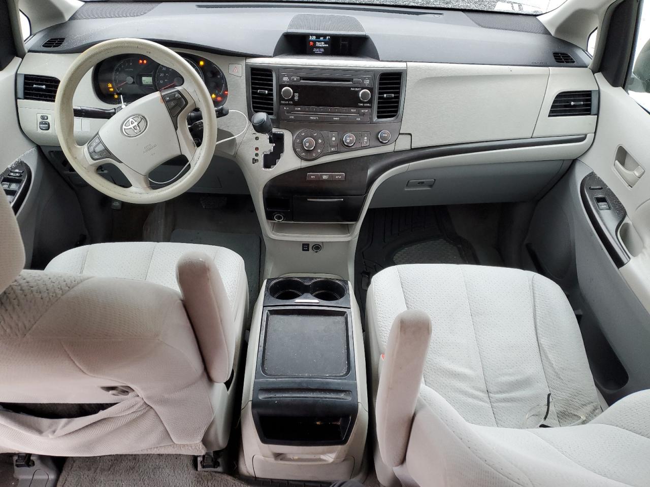 2011 Toyota Sienna - Image 8