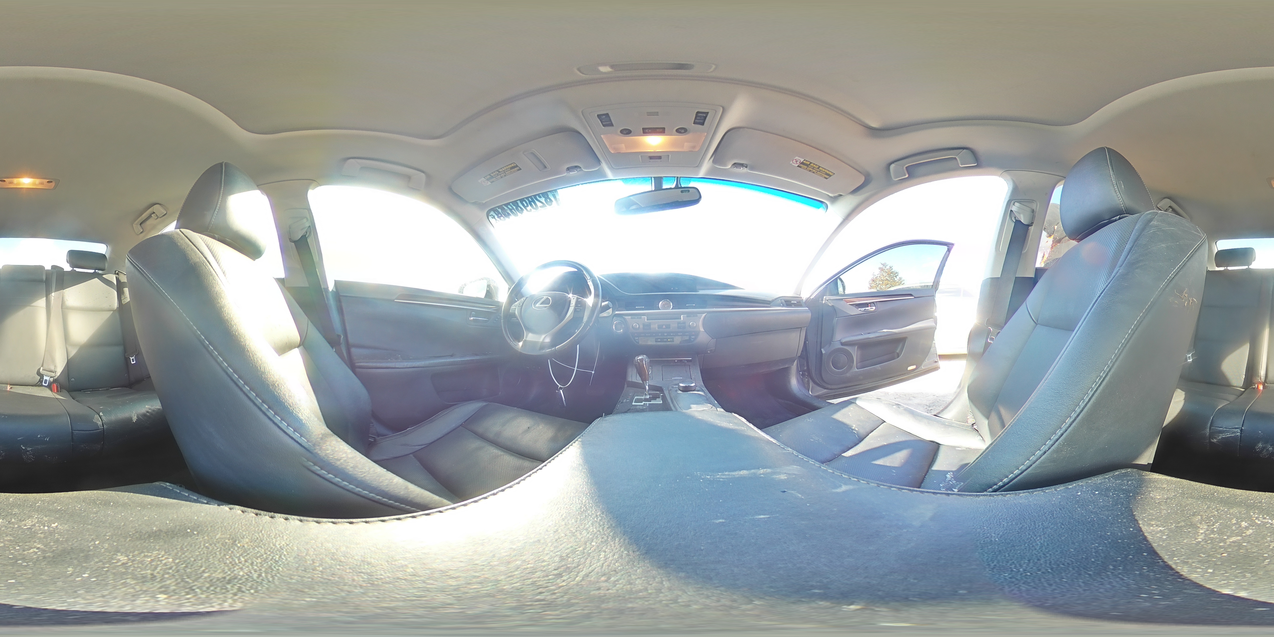 2015 Lexus ES - Image 14