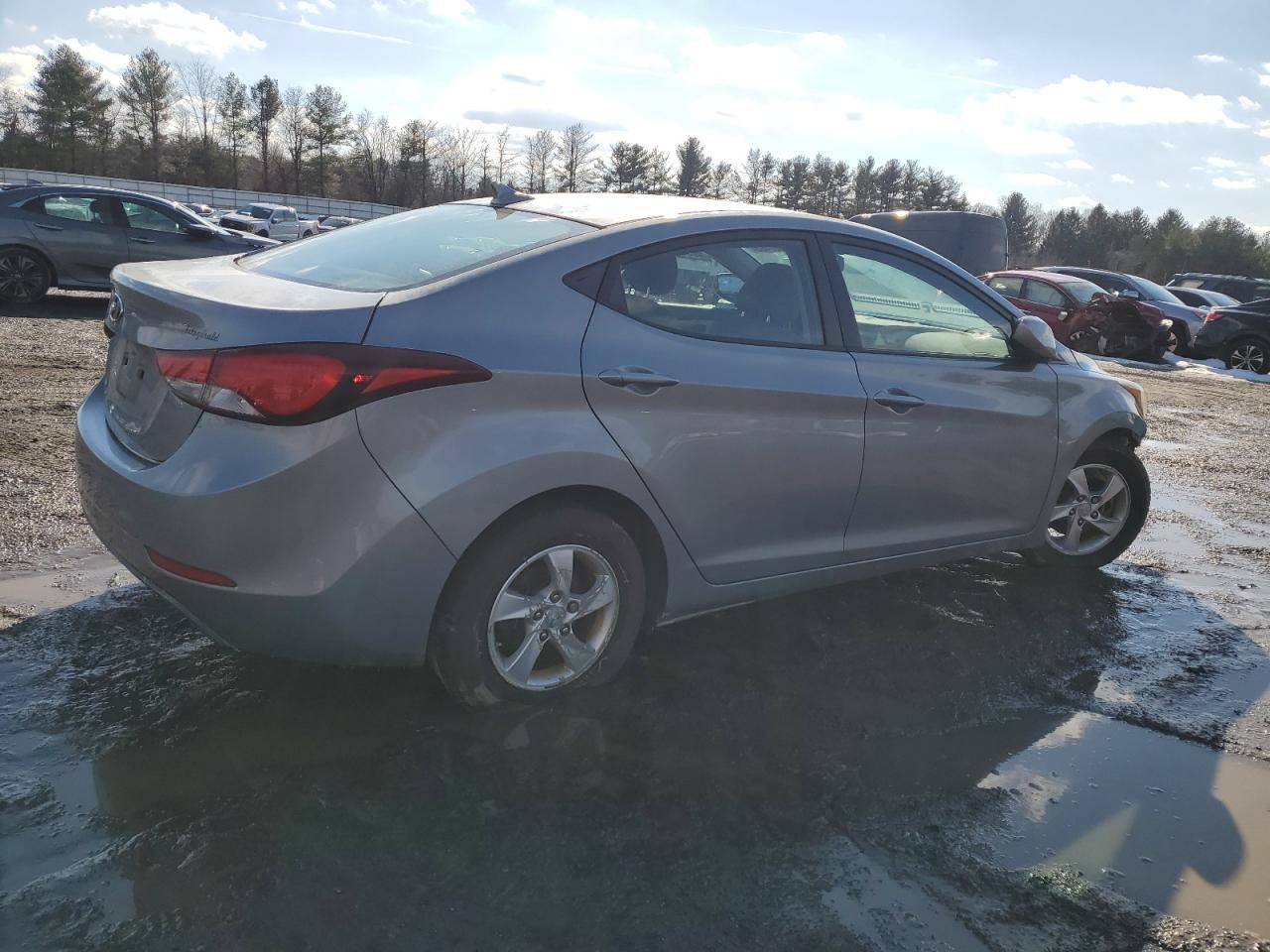 2015 Hyundai Elantra - Image 3