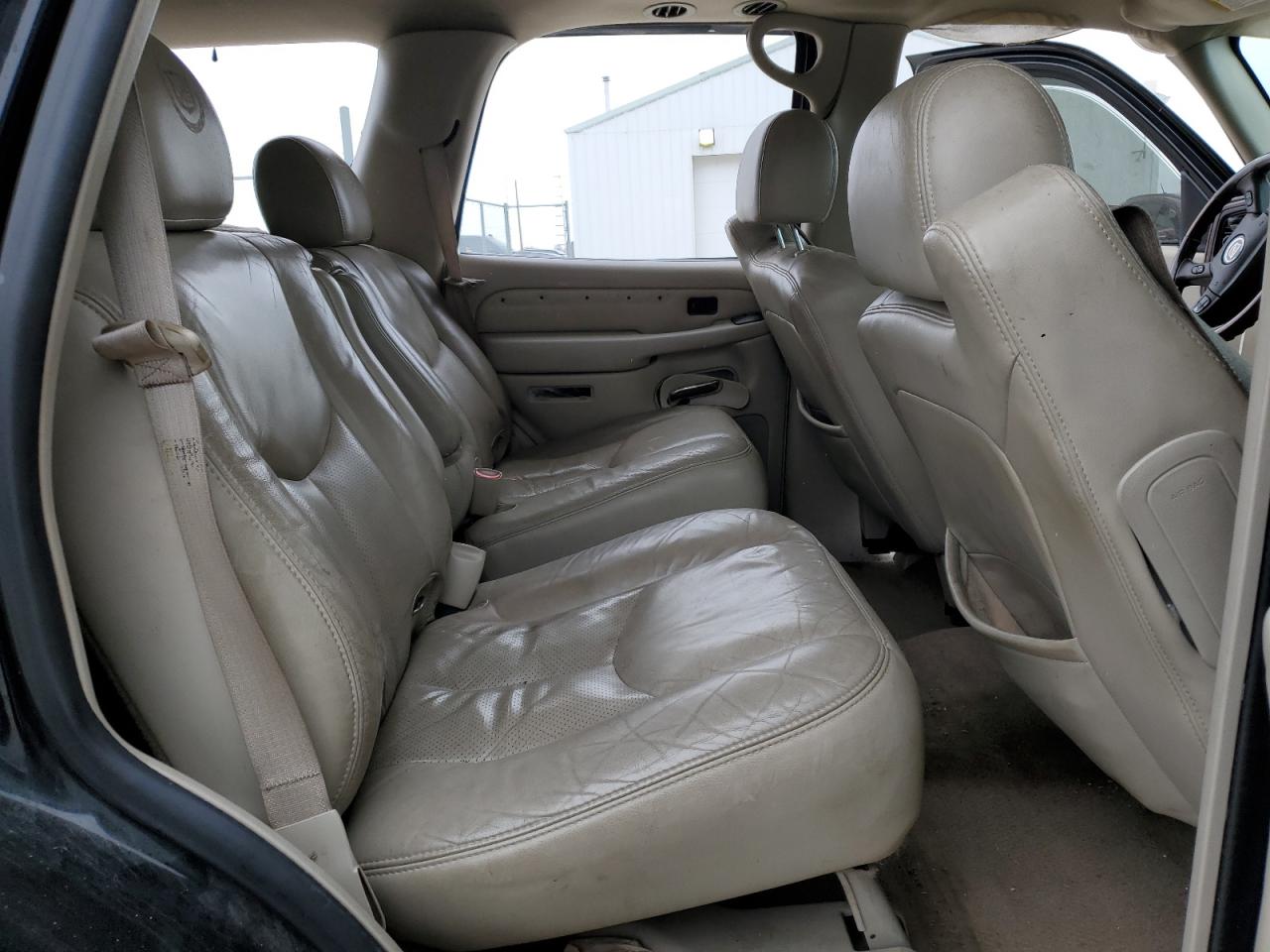 2005 Cadillac Escalade - Image 11