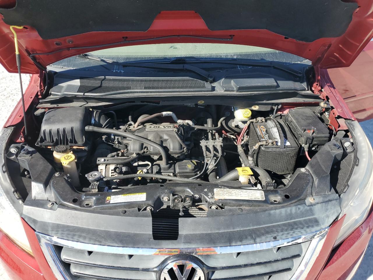 2009 Volkswagen Routan - Image 12