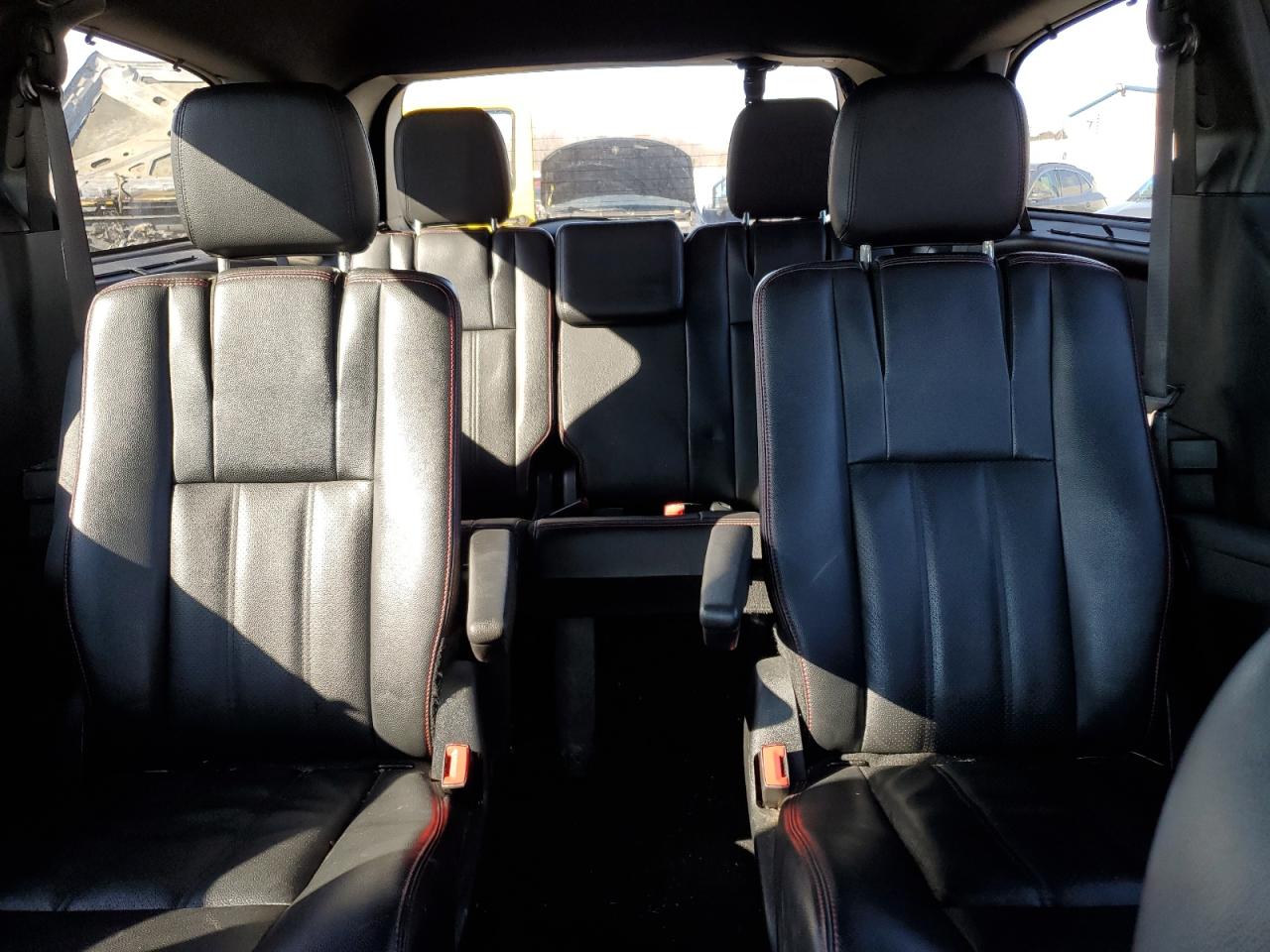 2017 Dodge Caravan - Image 10