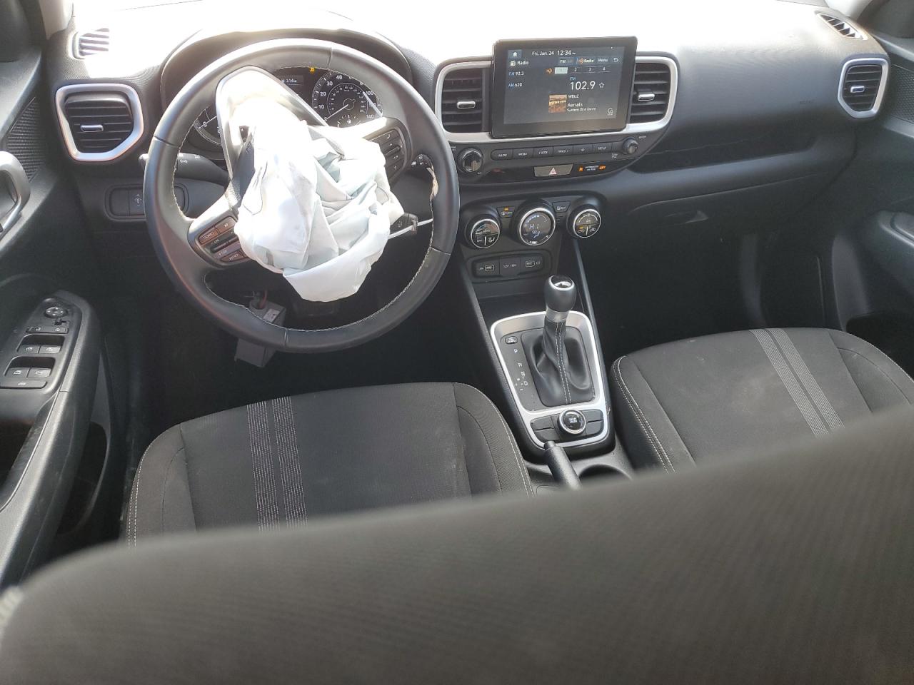 2022 Hyundai Venue - Image 8