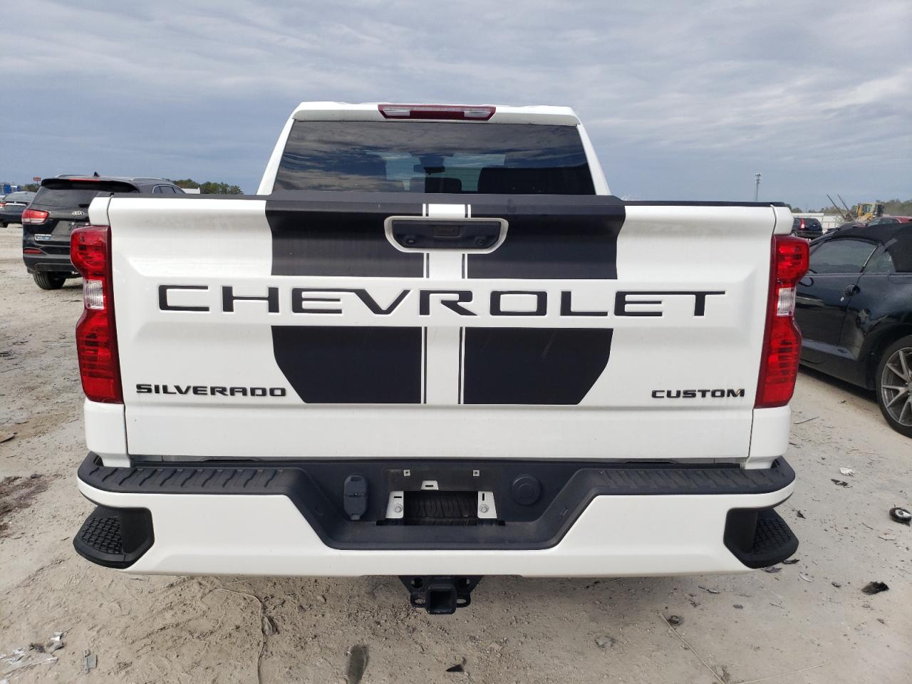 2022 Chevrolet Silverado - Image 6