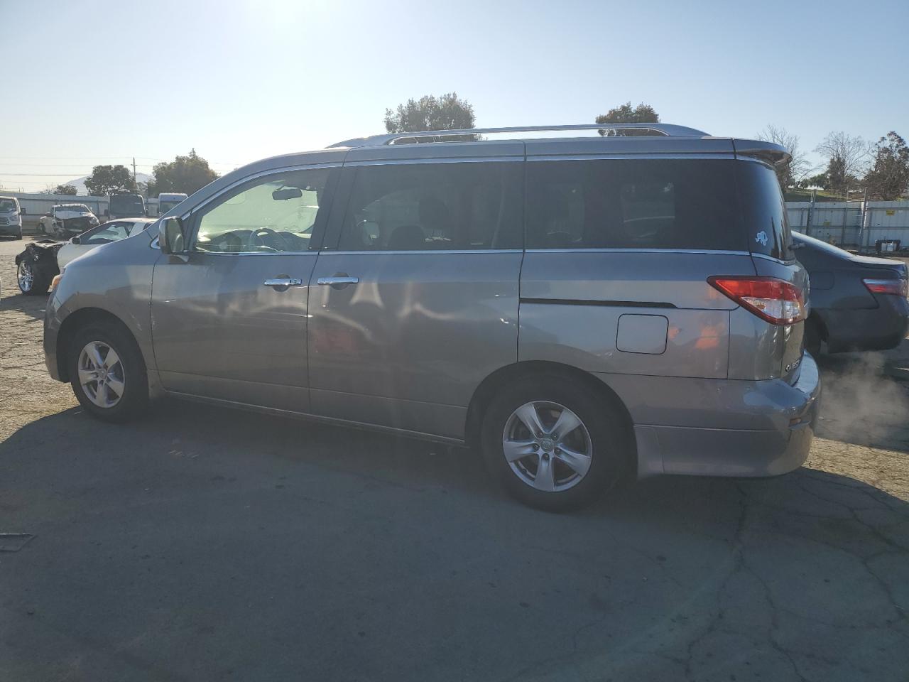 2013 Nissan Quest - Image 2