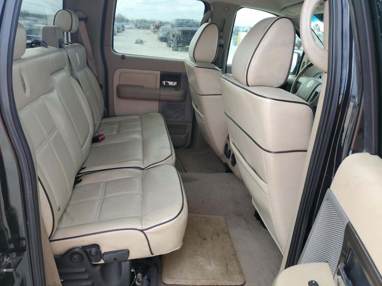 2008 Lincoln Mark LT - Image 10