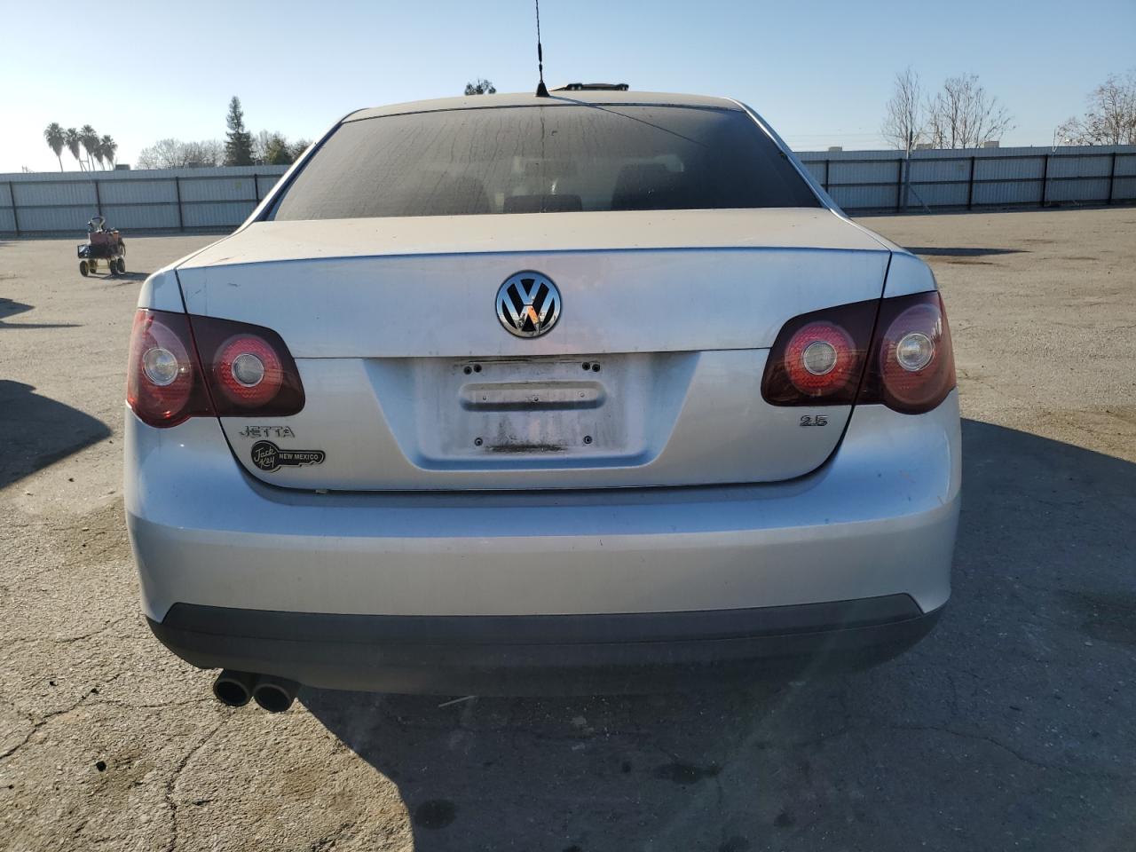 2010 Volkswagen Jetta - Image 6