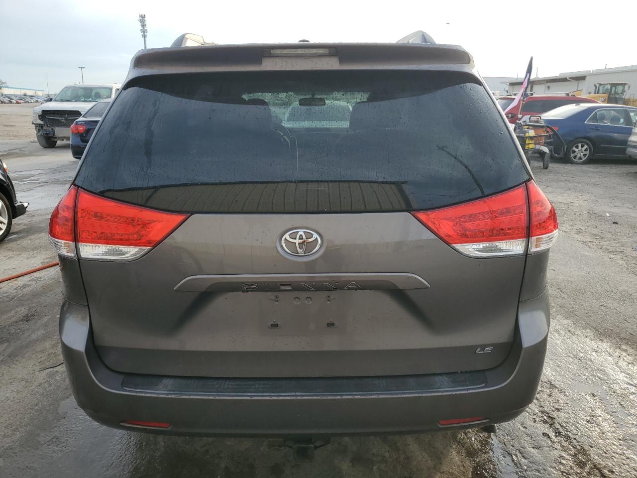 2011 Toyota Sienna - Image 6