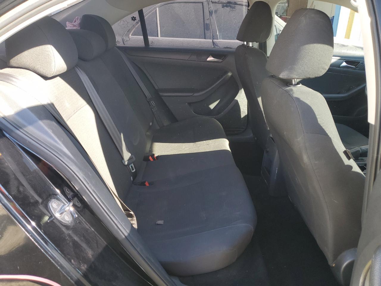 2015 Volkswagen Jetta - Image 10