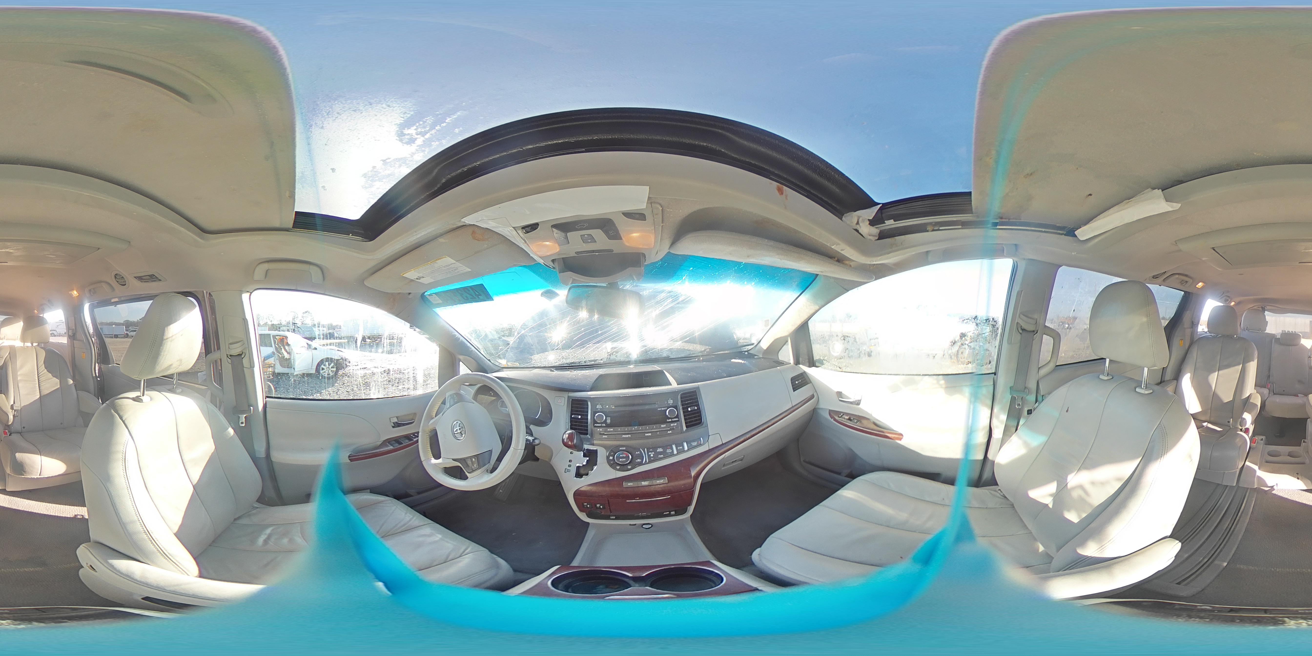 2011 Toyota Sienna - Image 13