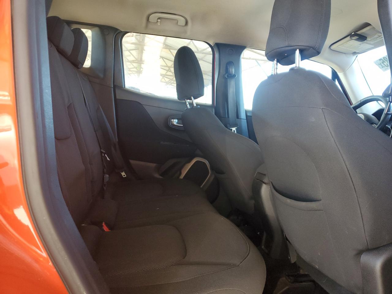 2015 Jeep Renegade - Image 11