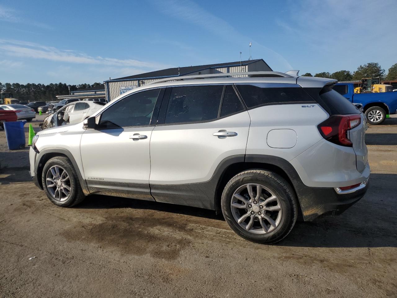 2022 GMC Terrain - Image 2