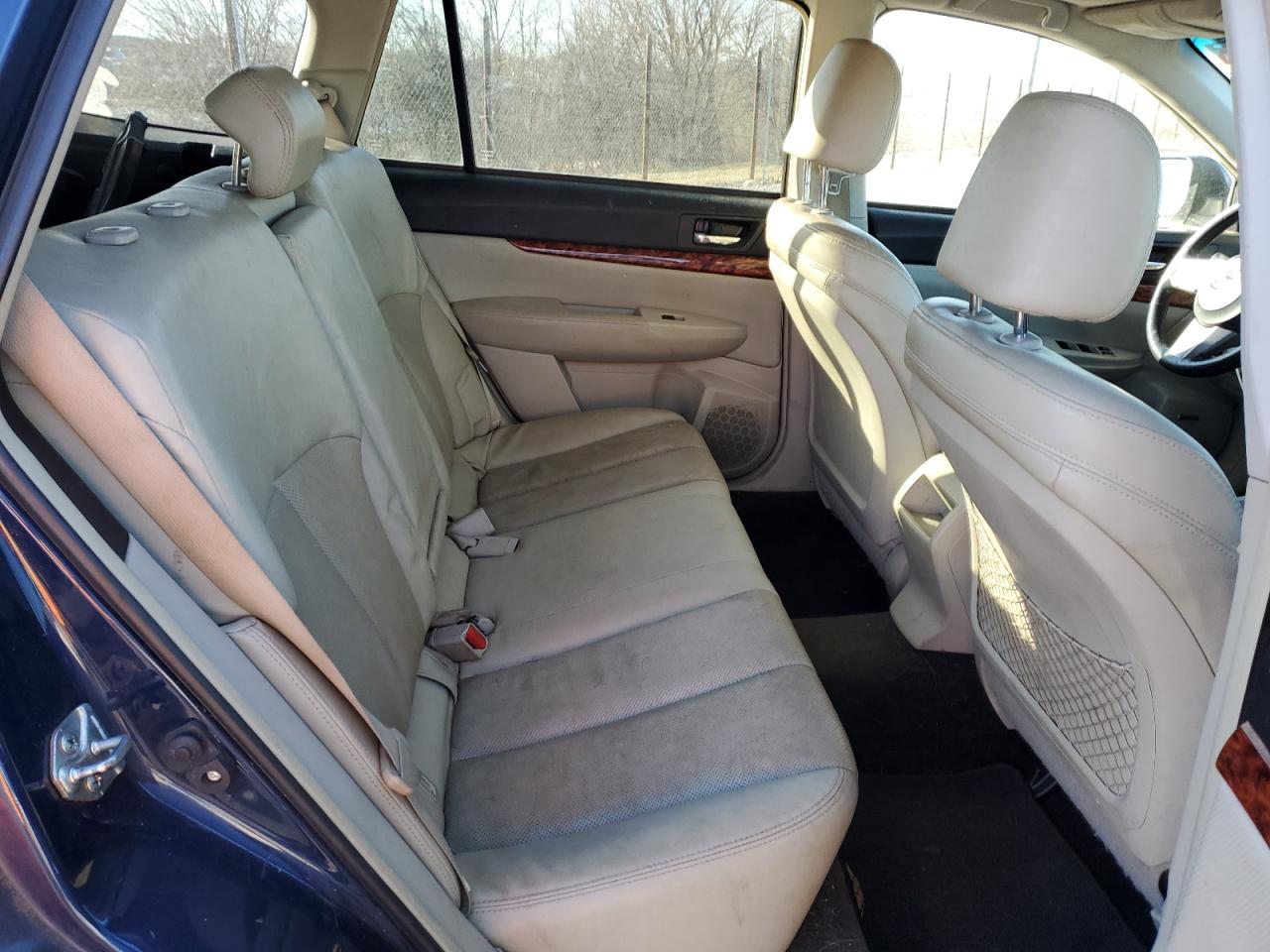 2011 Subaru Outback - Image 10