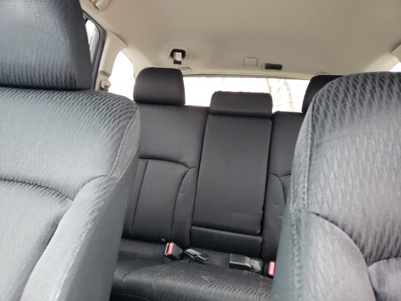 2011 Subaru Outback - Image 10